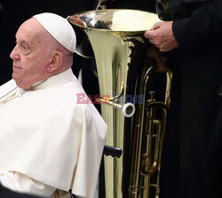 Papież Franciszek ogląda balon