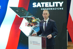 Podpisanie umowy na satelity obserwacyjne dla Wojska Polskiego