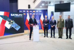 Podpisanie umowy na satelity obserwacyjne dla Wojska Polskiego