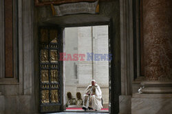 Papież Franciszek otworzył Drzwi Święte w bazylice watykańskiej