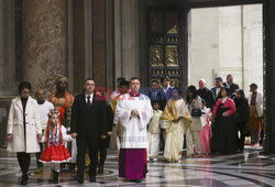 Papież Franciszek otworzył Drzwi Święte w bazylice watykańskiej