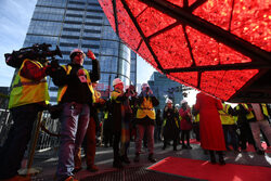 Nowe kryształy na noworocznej kuli z Times Square