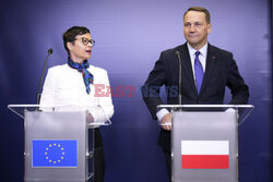 Konferencja prasowa ministra Sikorskiego i Komisarz UE ds. Rozszerzenia Marty Kos