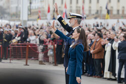 Król Filip i królowa Letizia żegnają księżniczkę Eleonorę