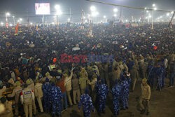 15 osób stratowanych w wyniku paniki na festiwalu Kumbh Mela