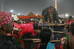 15 osób stratowanych w wyniku paniki na festiwalu Kumbh Mela