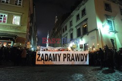 Marsz pamięci przed pałacem prezydenckim