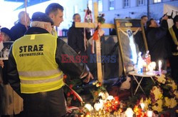 Marsz pamięci przed pałacem prezydenckim