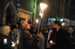 Marsz pamięci przed pałacem prezydenckim