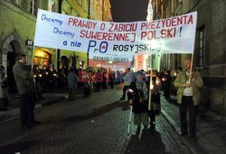 Marsz pamięci przed pałacem prezydenckim