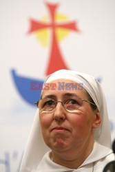 Siostra zakonna uzdrowiona przez Jana Pawła II na konferencji prasowej