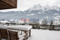 Chalet w Gstaad - Andreas von Einsiedel