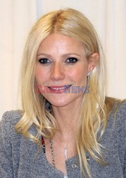 Gwyneth Paltrow podpisuje swoją książkę