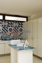 Ceramiczna mozaika w modernistycznym domu - Andreas von Einsiedel