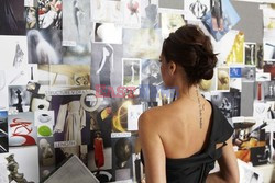 Victoria Beckham w swoim studiu projektowym