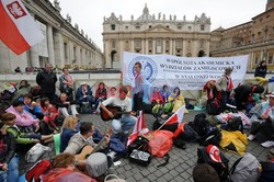 Plac Świętego Piotra w przeddzień beatyfikacji Jana Pawła II