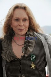 Cannes - Faye Dunaway odznaczona orderem sztuki