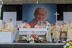 Relikwie Jana Pawla II przeniesiono do Kosciola Centrum JP II