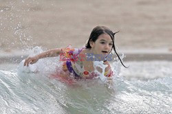 Katie Holmes i Suri na plaży