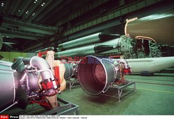 URSS<USINE KROUNTSEVA: FABRICATION DU "PROTON" FUSEE-LANCEUR A MOSCOU