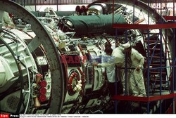 URSS<USINE KROUNTSEVA: FABRICATION DU "PROTON" FUSEE-LANCEUR A MOSCOU