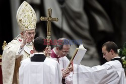 Papież Benedykt XVI przewodniczy uroczystej pasterce