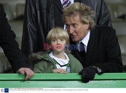 Rod Stewart z synem na meczu Celticu