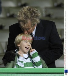 Rod Stewart z synem na meczu Celticu