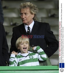 Rod Stewart z synem na meczu Celticu