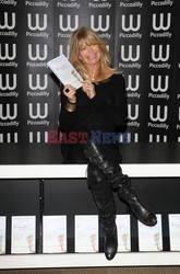 Goldie Hawn signs copies of her new book