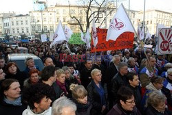 Pikieta nauczycieli i rodziców przed krakowskim magistratem