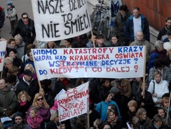 Protest związkowców i rodziców ws cięć na edukację w Krakowie