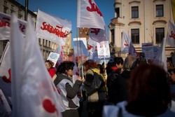 Protest związkowców i rodziców ws cięć na edukację w Krakowie