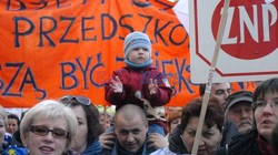 Protest związkowców i rodziców ws cięć na edukację w Krakowie