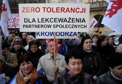 Protest związkowców i rodziców ws cięć na edukację w Krakowie