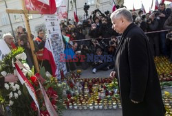 Rocznica Smoleńska - zapalenie zniczy i złożenie tulipanów pod Pałacem Prezydenckim