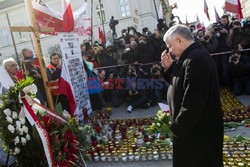 Rocznica Smoleńska - zapalenie zniczy i złożenie tulipanów pod Pałacem Prezydenckim