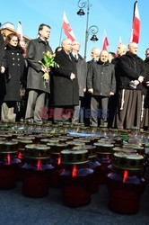 Rocznica Smoleńska - zapalenie zniczy i złożenie tulipanów pod Pałacem Prezydenckim