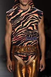 Jeremy Scott details detale